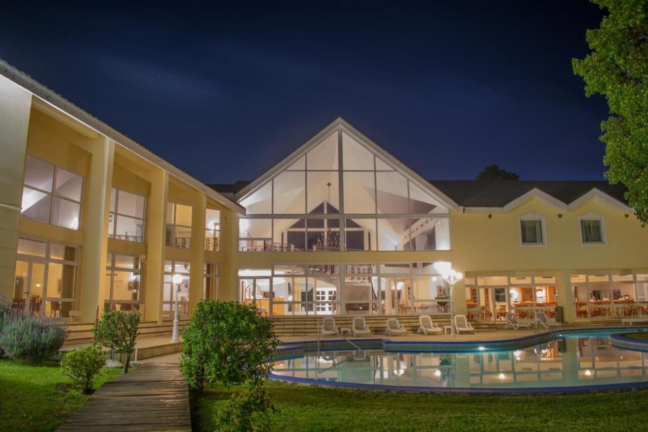 Parque Hotel Jean Clevers بونتا دل استي المظهر الخارجي الصورة The clubhouse at the Royal Natal Golf Club