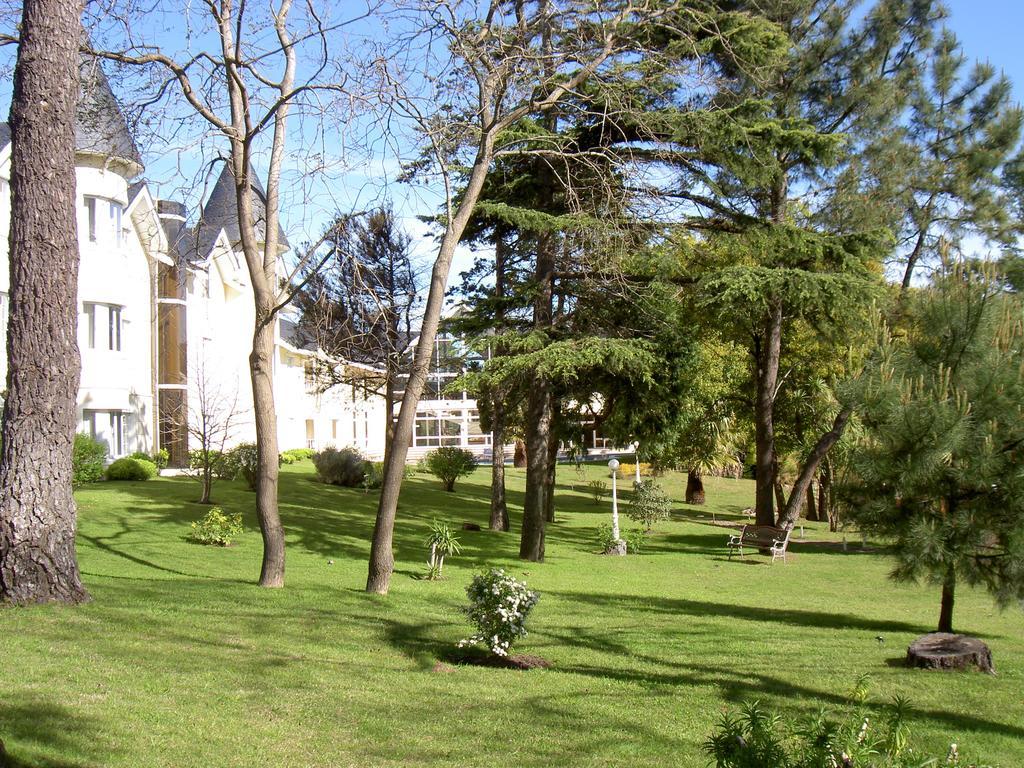 Parque Hotel Jean Clevers بونتا دل استي المظهر الخارجي الصورة The park of the Château de launay
