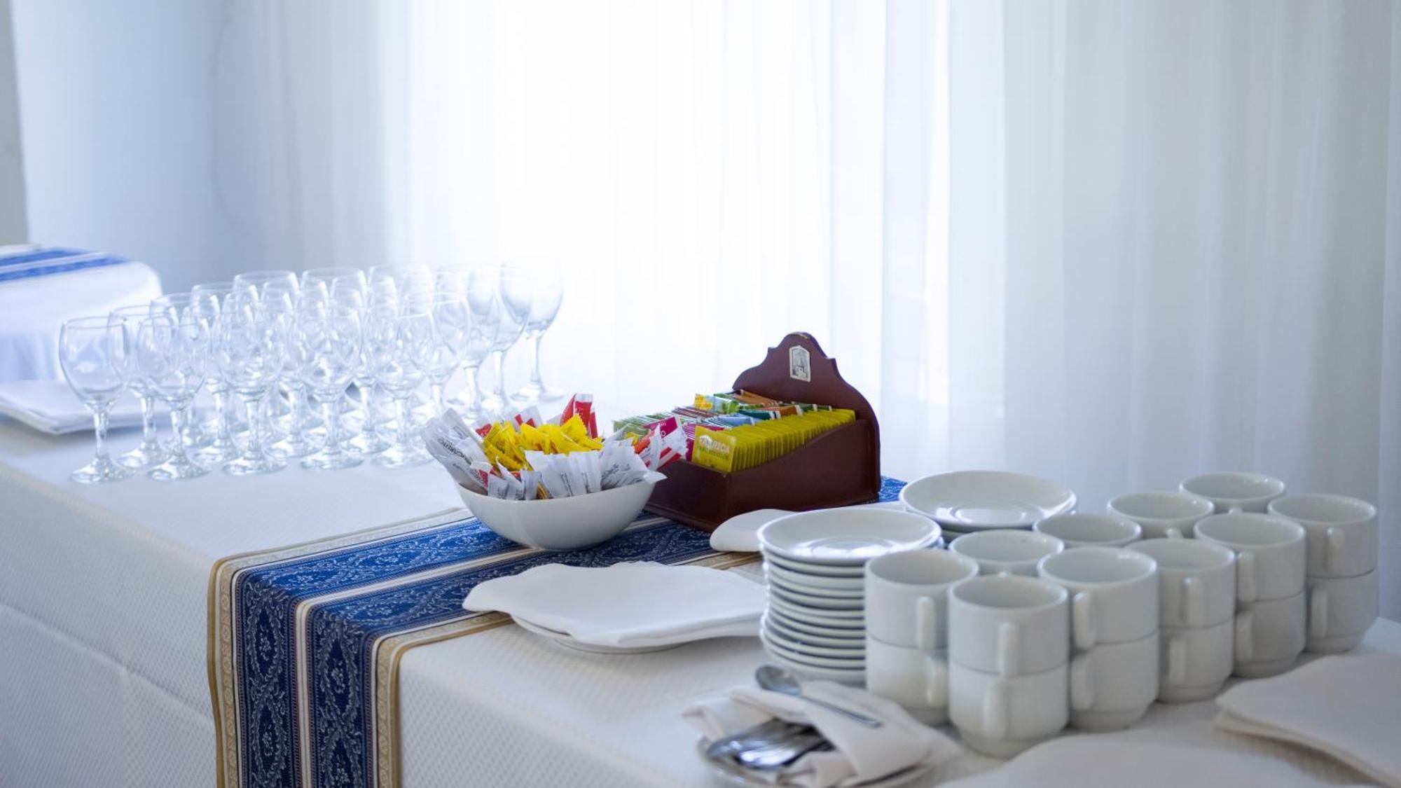Parque Hotel Jean Clevers بونتا دل استي المظهر الخارجي الصورة A table set for a buffet