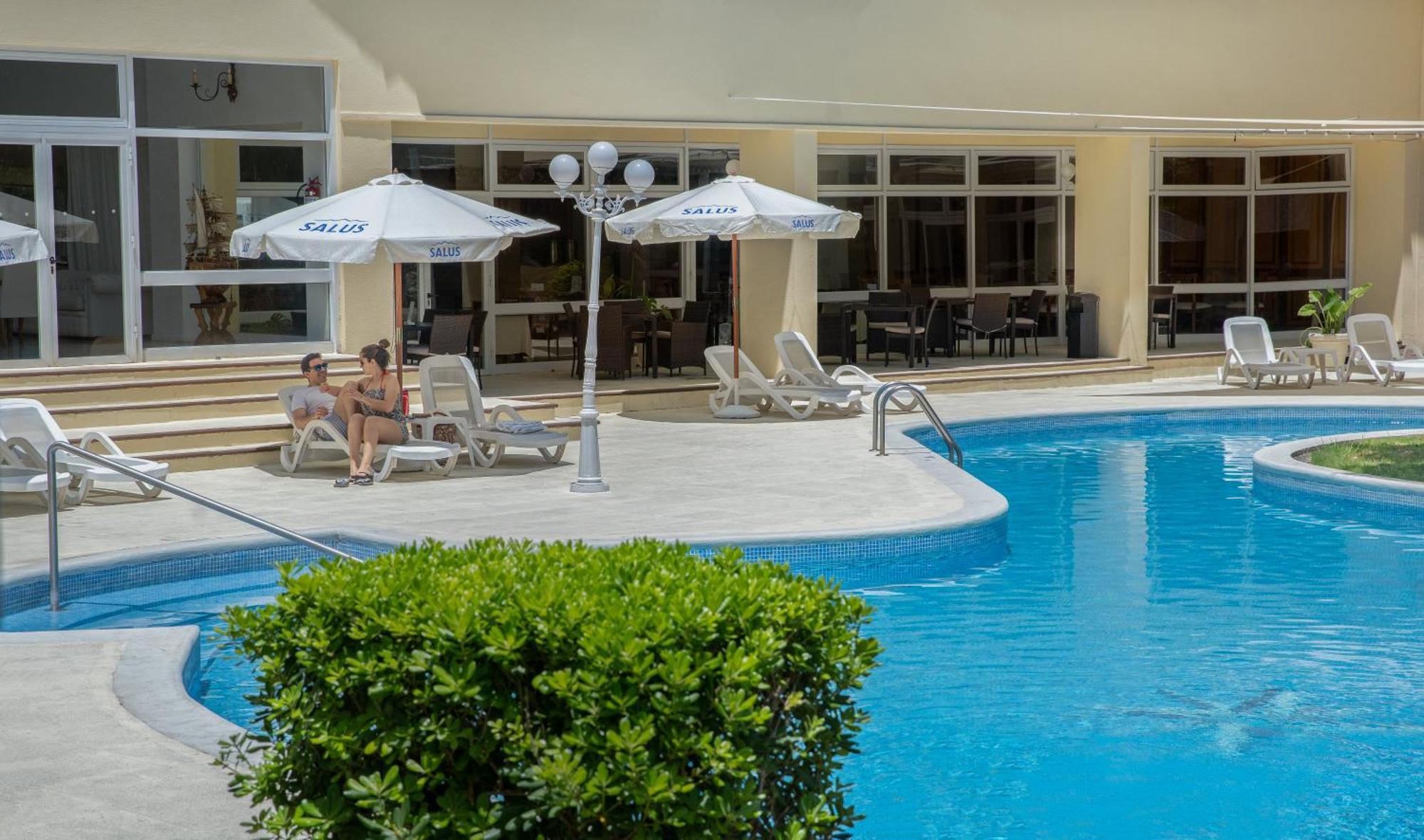 Parque Hotel Jean Clevers بونتا دل استي المظهر الخارجي الصورة The pool at the hotel