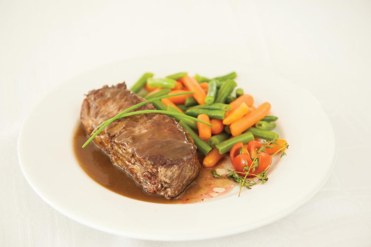 Parque Hotel Jean Clevers بونتا دل استي المظهر الخارجي الصورة A plate of braised ox cheek