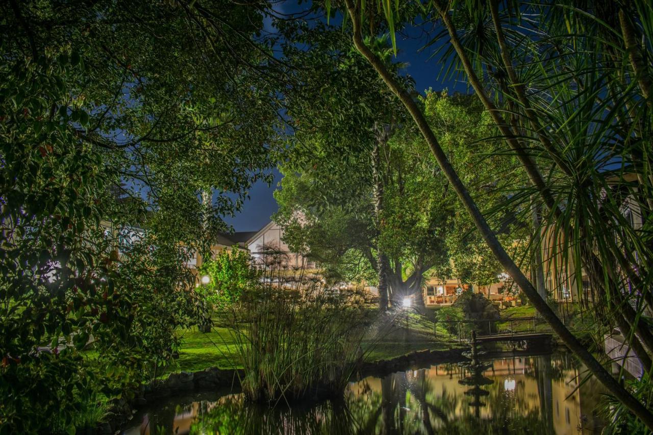 Parque Hotel Jean Clevers بونتا دل استي المظهر الخارجي الصورة The resort at night