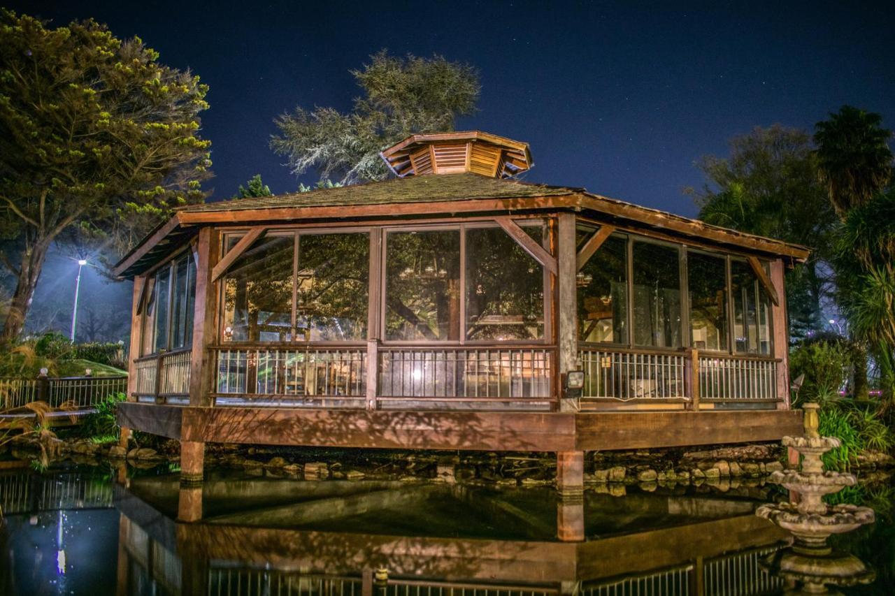 Parque Hotel Jean Clevers بونتا دل استي المظهر الخارجي الصورة The gazebo at the center of the pond